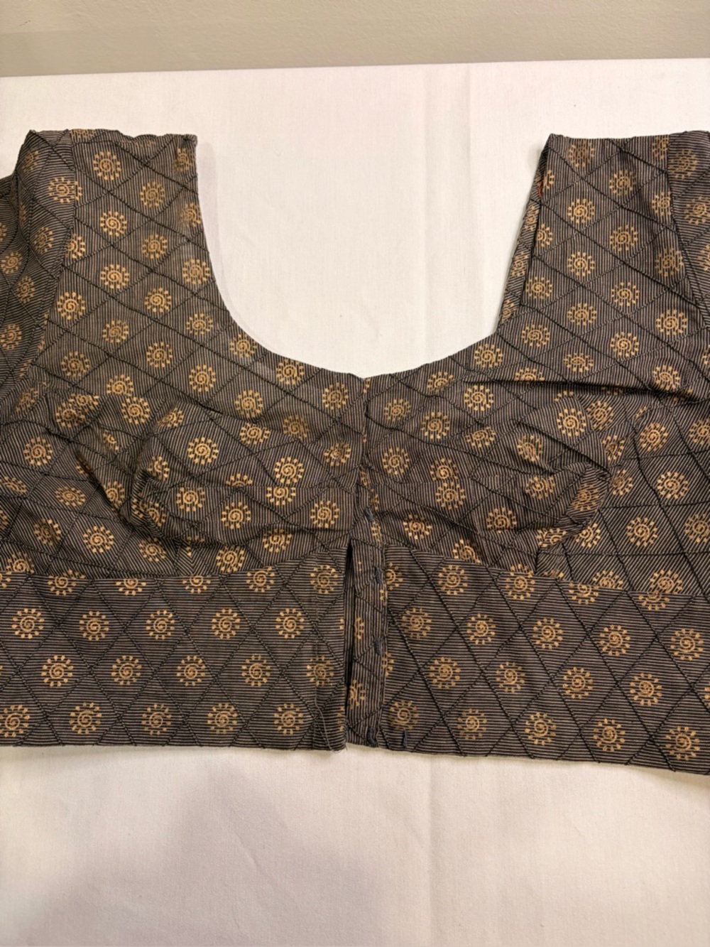 Silk scoop neck crop top Sun print 
Elegant Black and Gold Women's Top